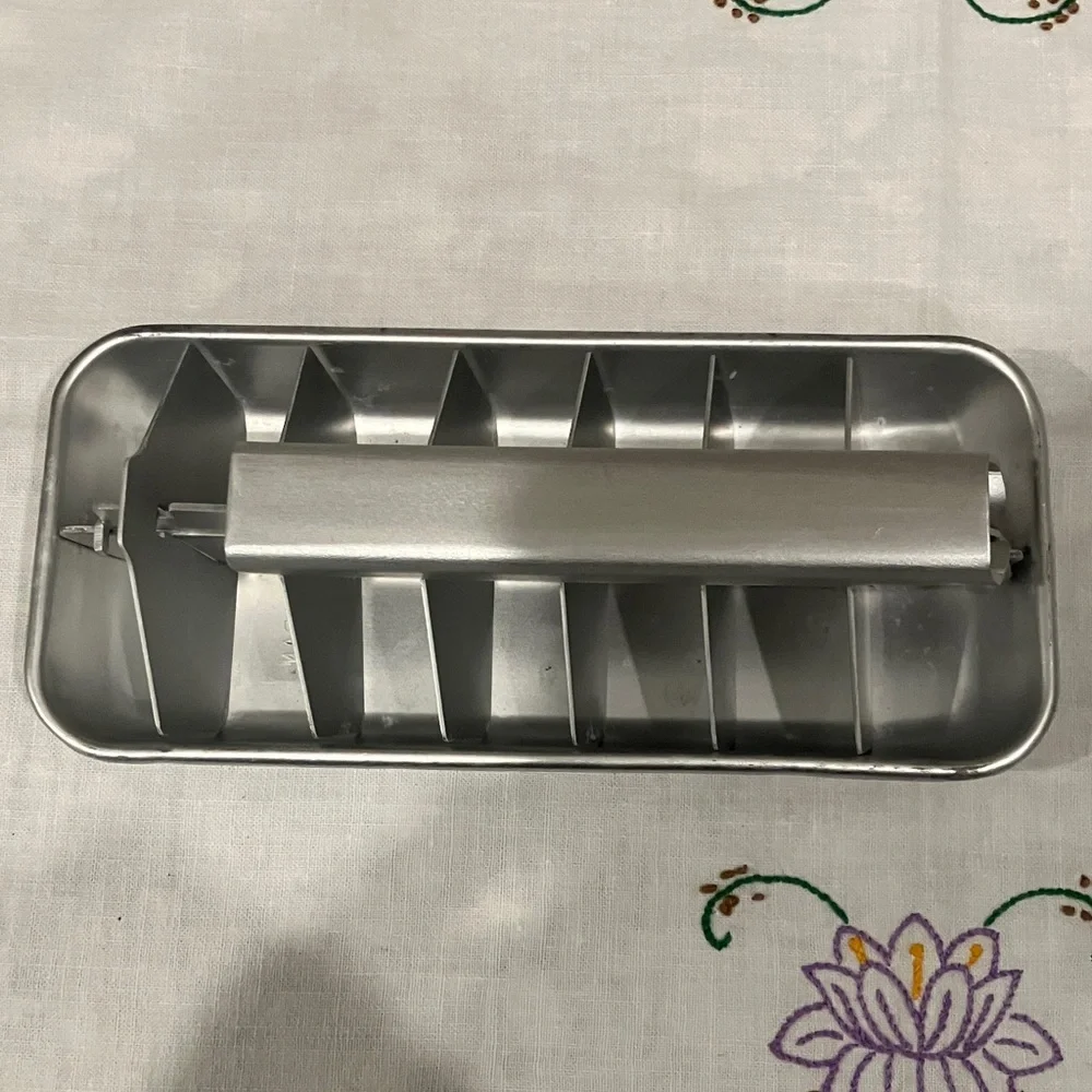 Aluminum Metal Ice Cube Tray with Removable Plunger